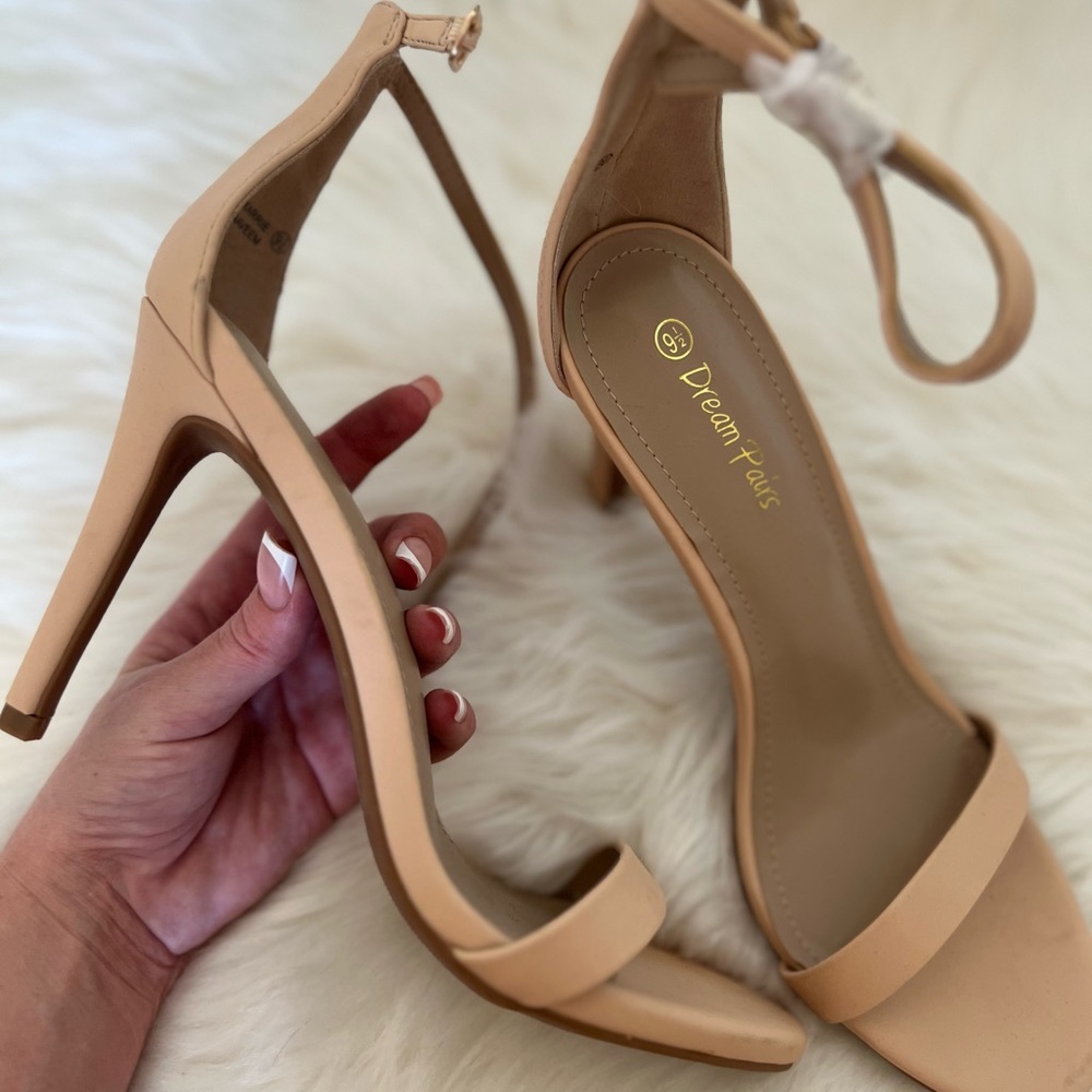 ⚡️ NWOT size 9.5 Tan single strap high heel sandal